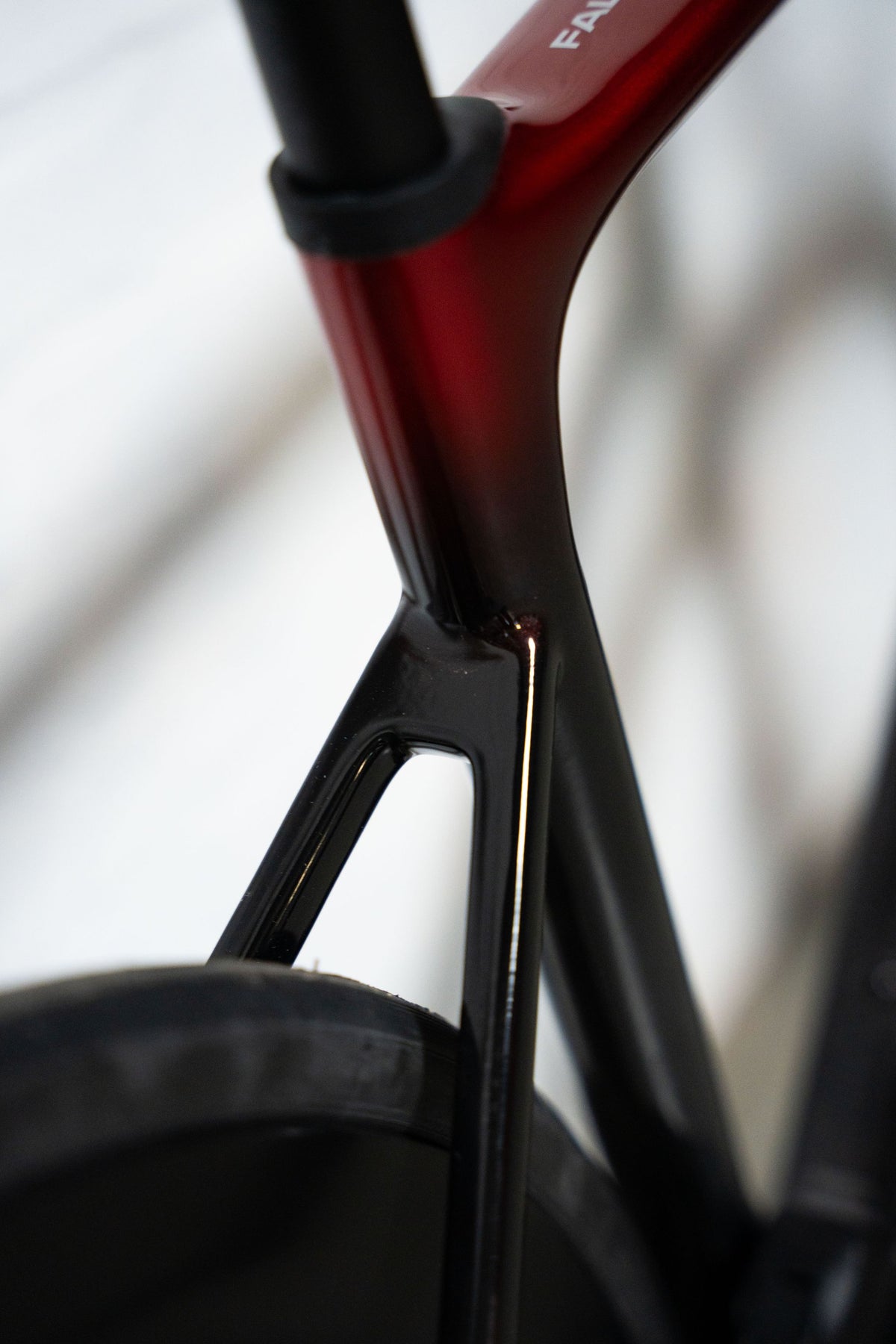 Ratas Ridley Falcn 105 DI2 // 2x12s (M), must/valge/candy punane metallik