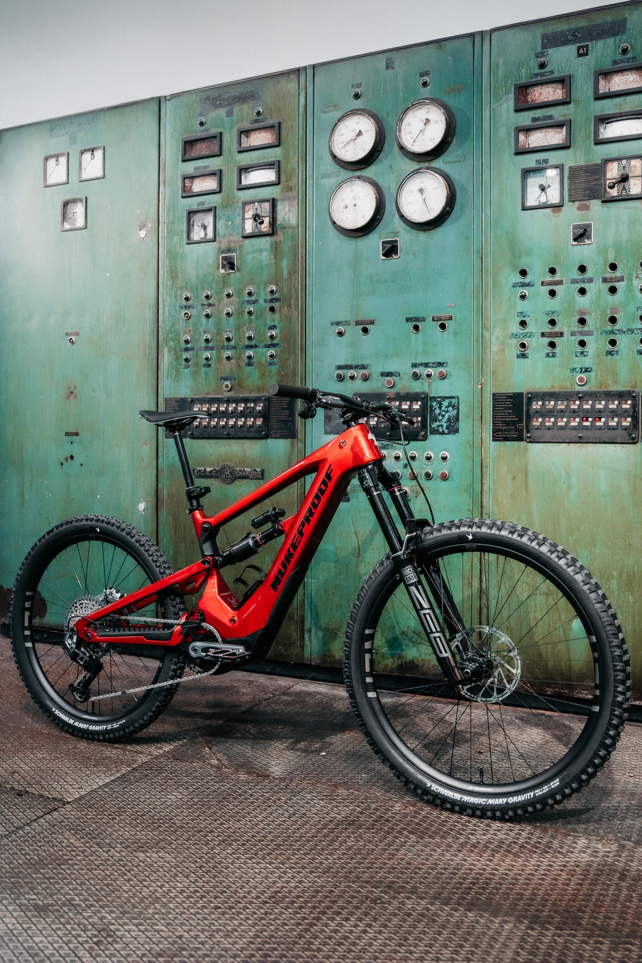Ratas NUKEPROOF  Megawatt 297 Pro T-GX (S)