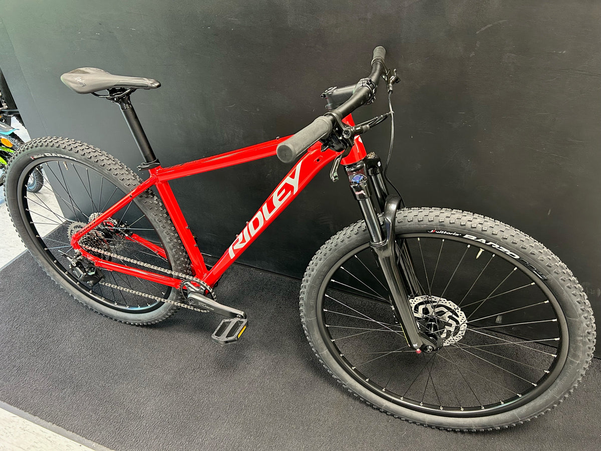 Ratas Ridley BLAST A9 1x9 Cues (M), punane